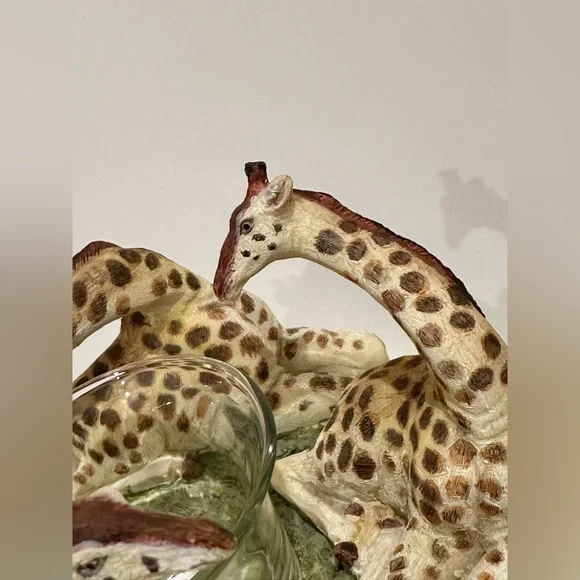 Circle Of Four Giraffes Resin Candle Holder With Glass Votive (0003990) - Picture 2 of 8